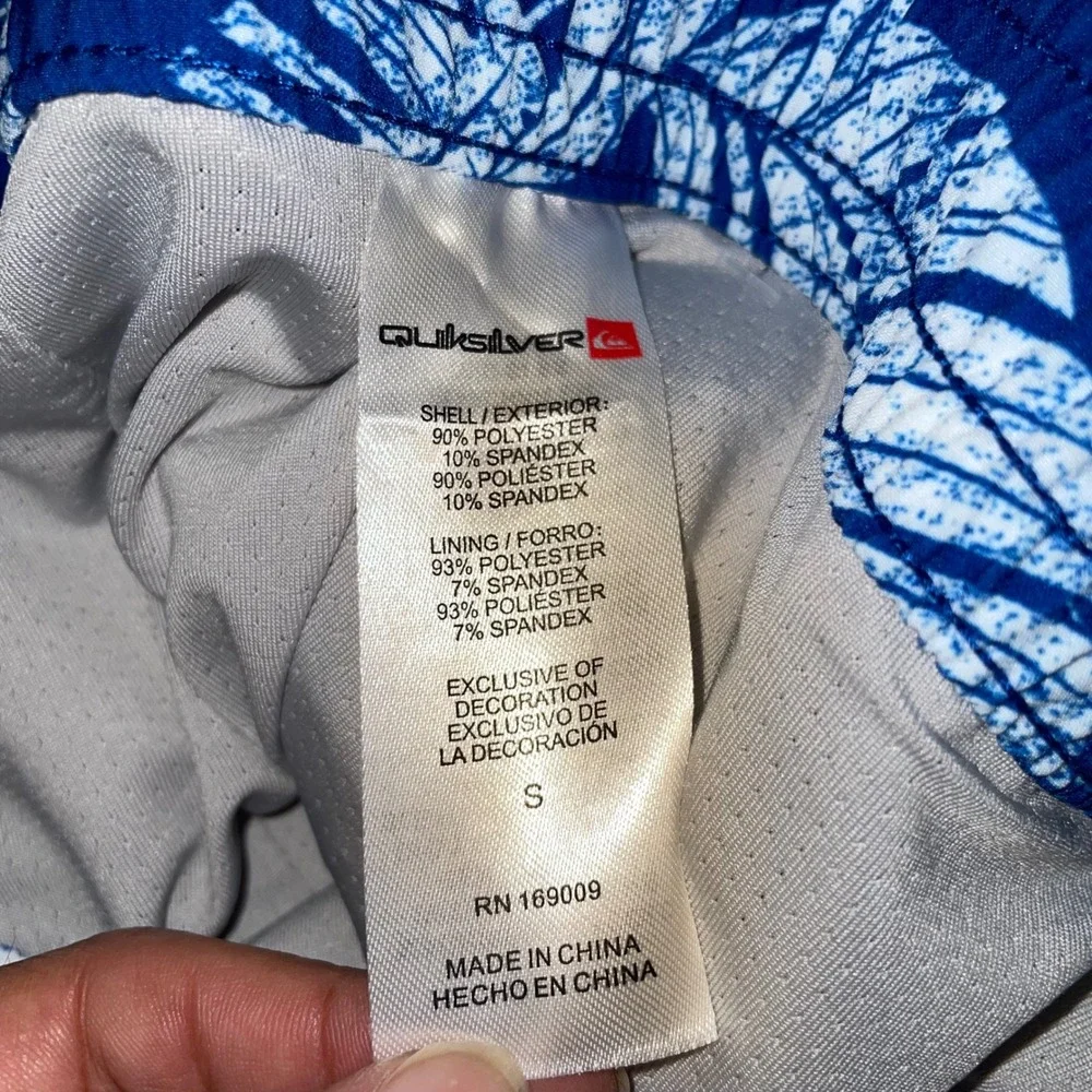 Quiksilver swim volley